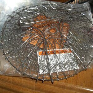 Collapsing wire baskets, New